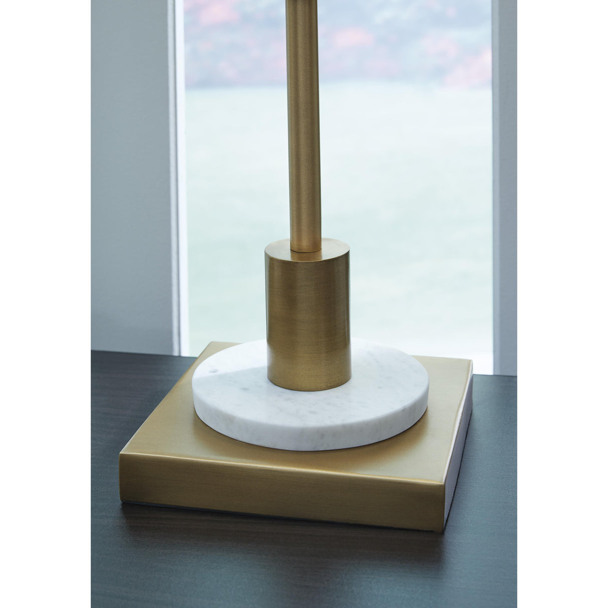  Signature Design by Ashley Fritzburn L208444 Metal Table Lamp IMAGE 3