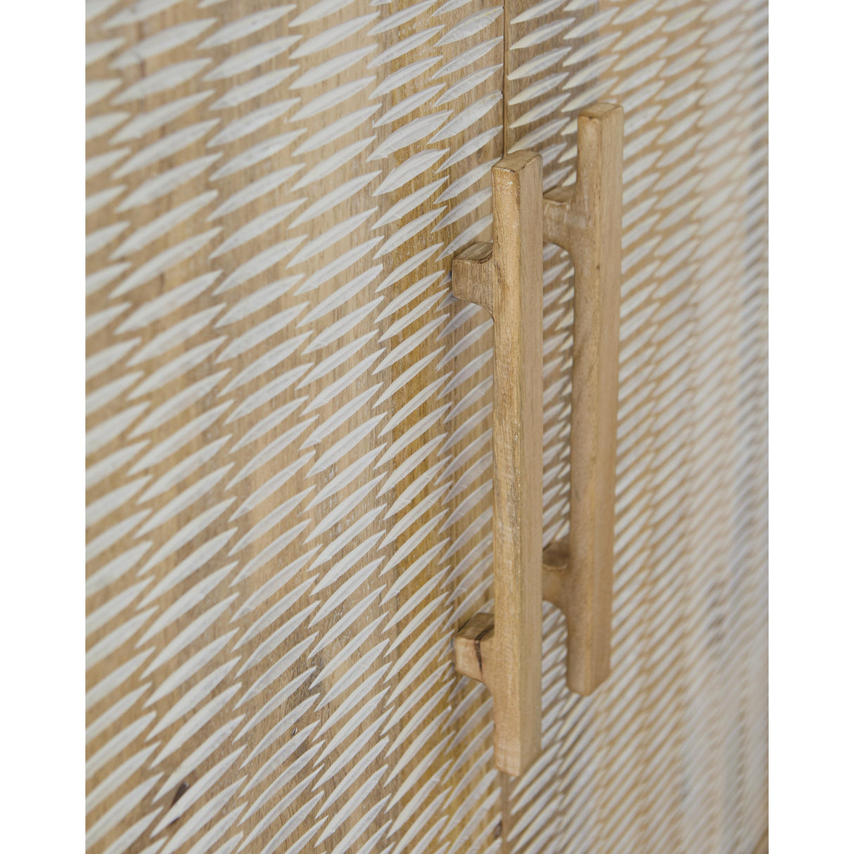  Signature Design by Ashley Dallinbury A4000696 Accent Cabinet IMAGE 5
