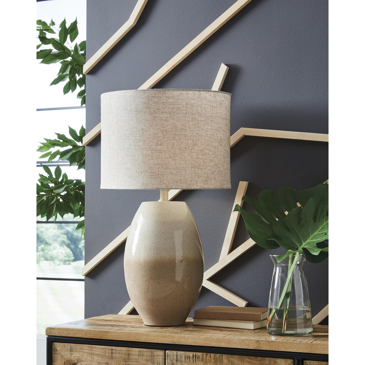  Signature Design by Ashley Linas L207594 Metal Table Lamp IMAGE 2