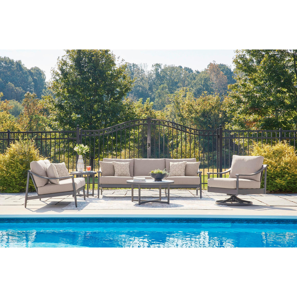  Signature Design by Ashley Ocean Beach PCP510-821 Swivel Lounge with  Cushion IMAGE 7