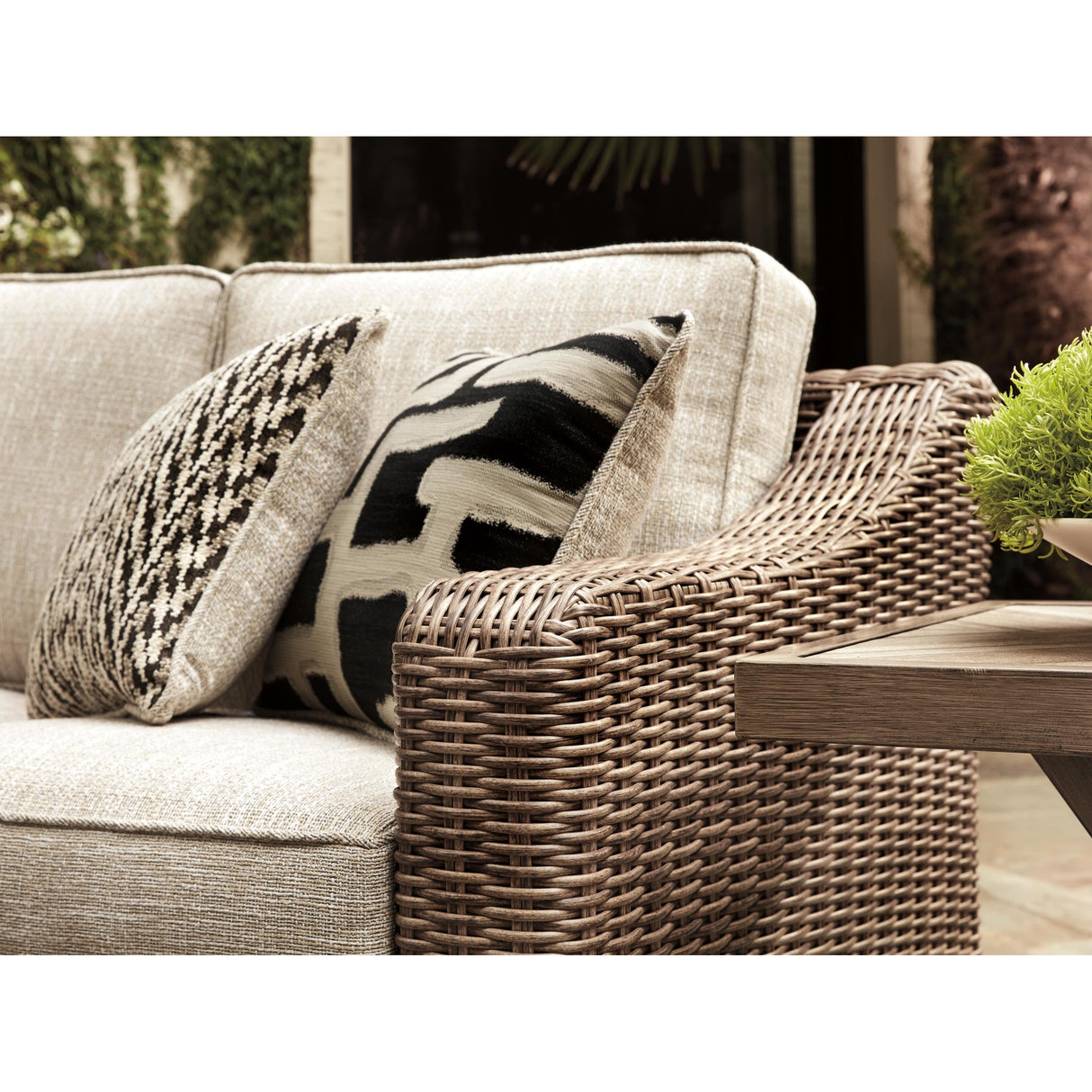  Signature Design by Ashley Beachcroft P791-854 RAF/LAF Loveseat with Cushion IMAGE 2